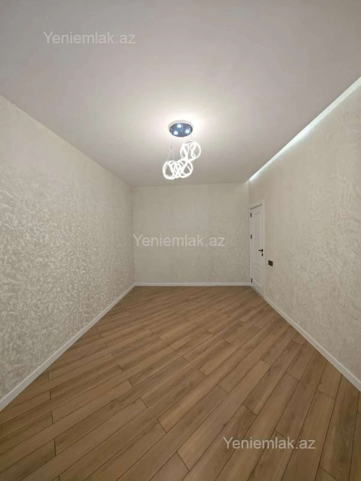 Satılır 4 otaqlı köhnə tikili 100 m²