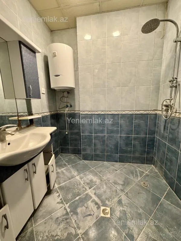 Satılır 3 otaqlı yeni tikili 130 m²