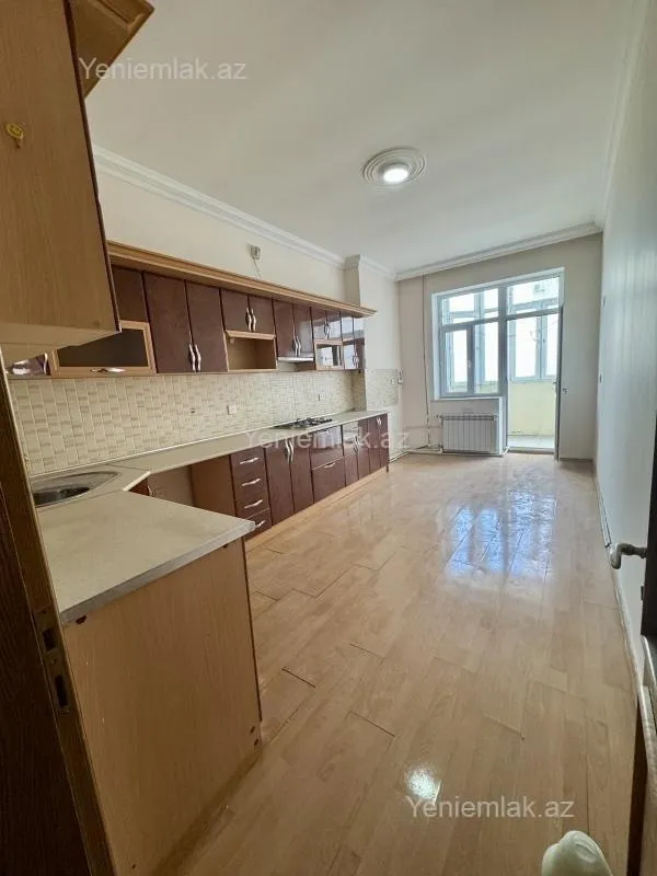 Satılır 3 otaqlı yeni tikili 130 m²