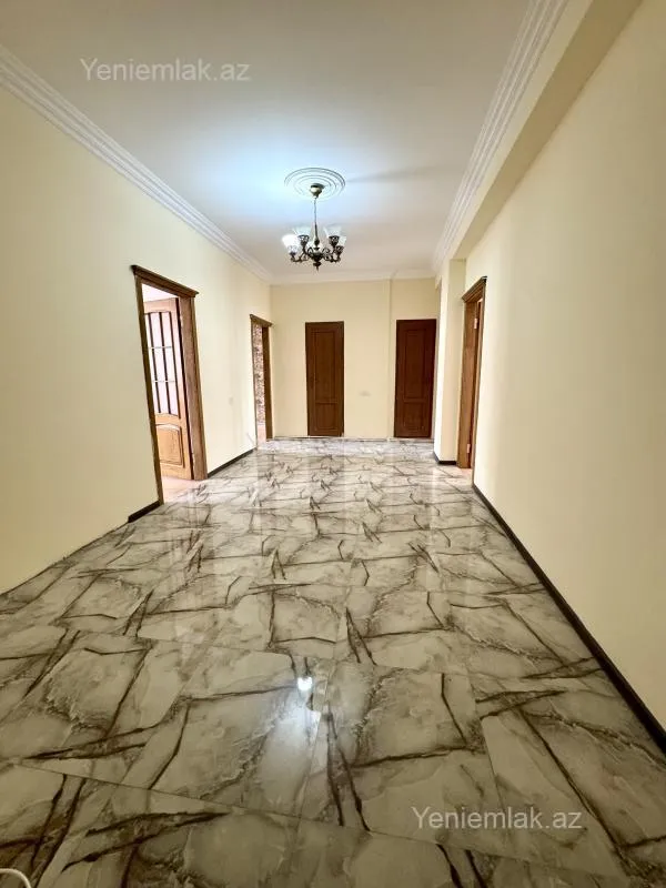 Satılır 3 otaqlı yeni tikili 130 m²