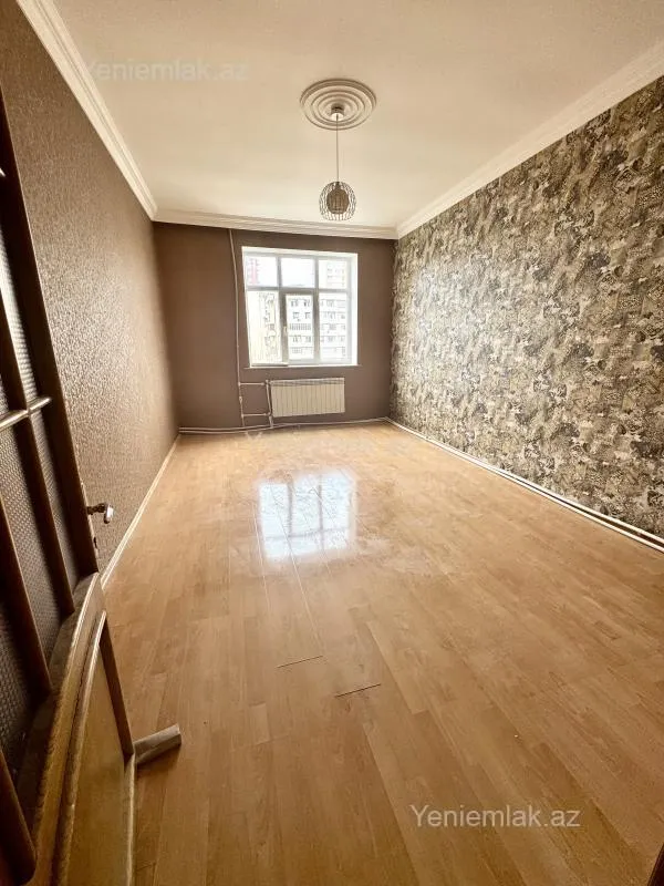 Satılır 3 otaqlı yeni tikili 130 m²