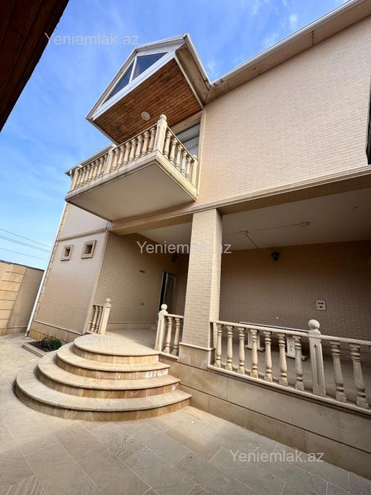 Satılır 6 otaqlı həyət evi 220 m²