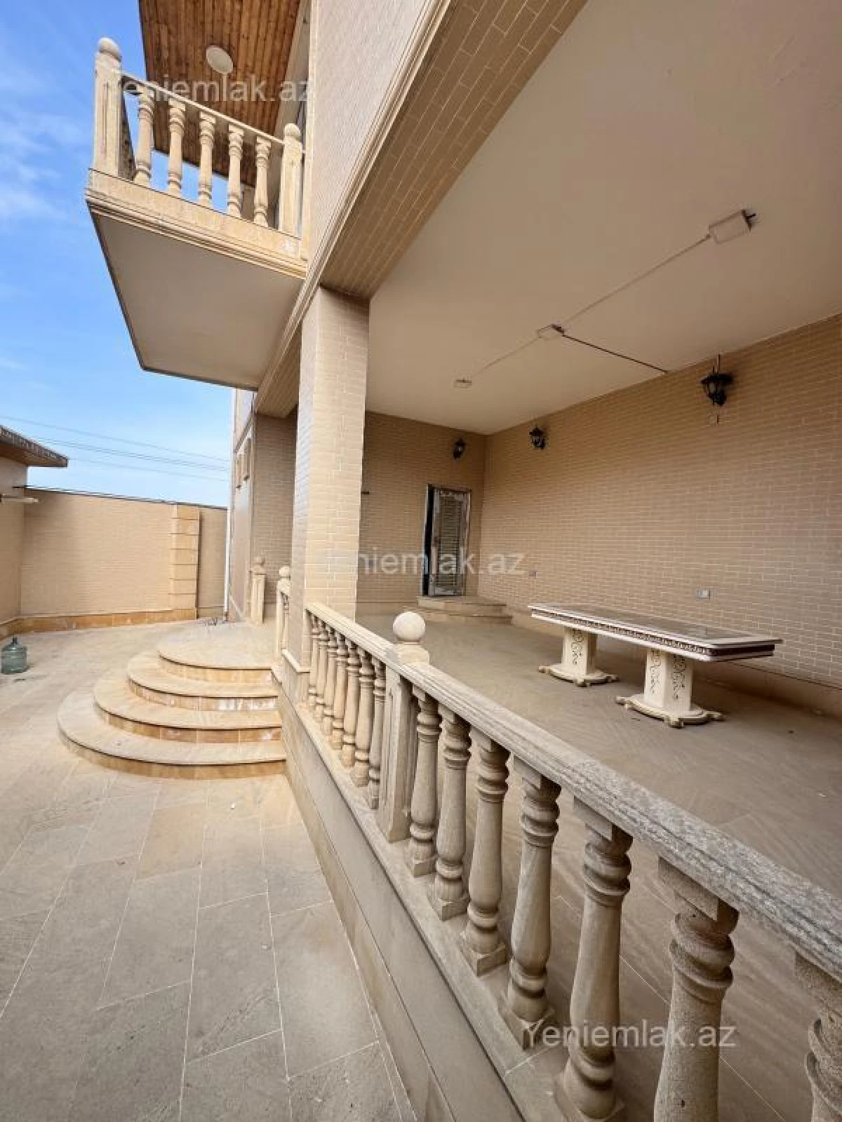 Satılır 6 otaqlı həyət evi 220 m²