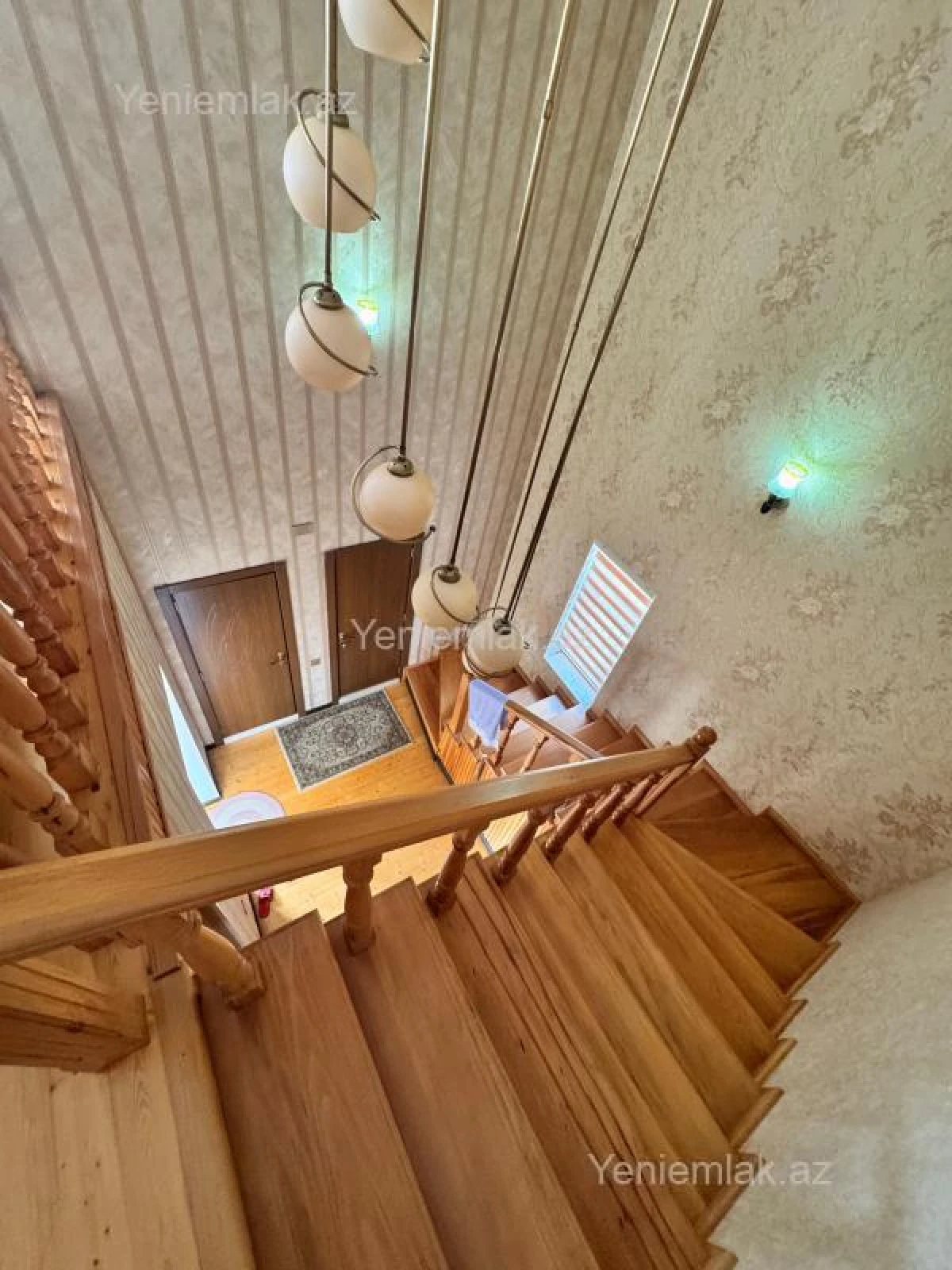 Satılır 6 otaqlı həyət evi 220 m²