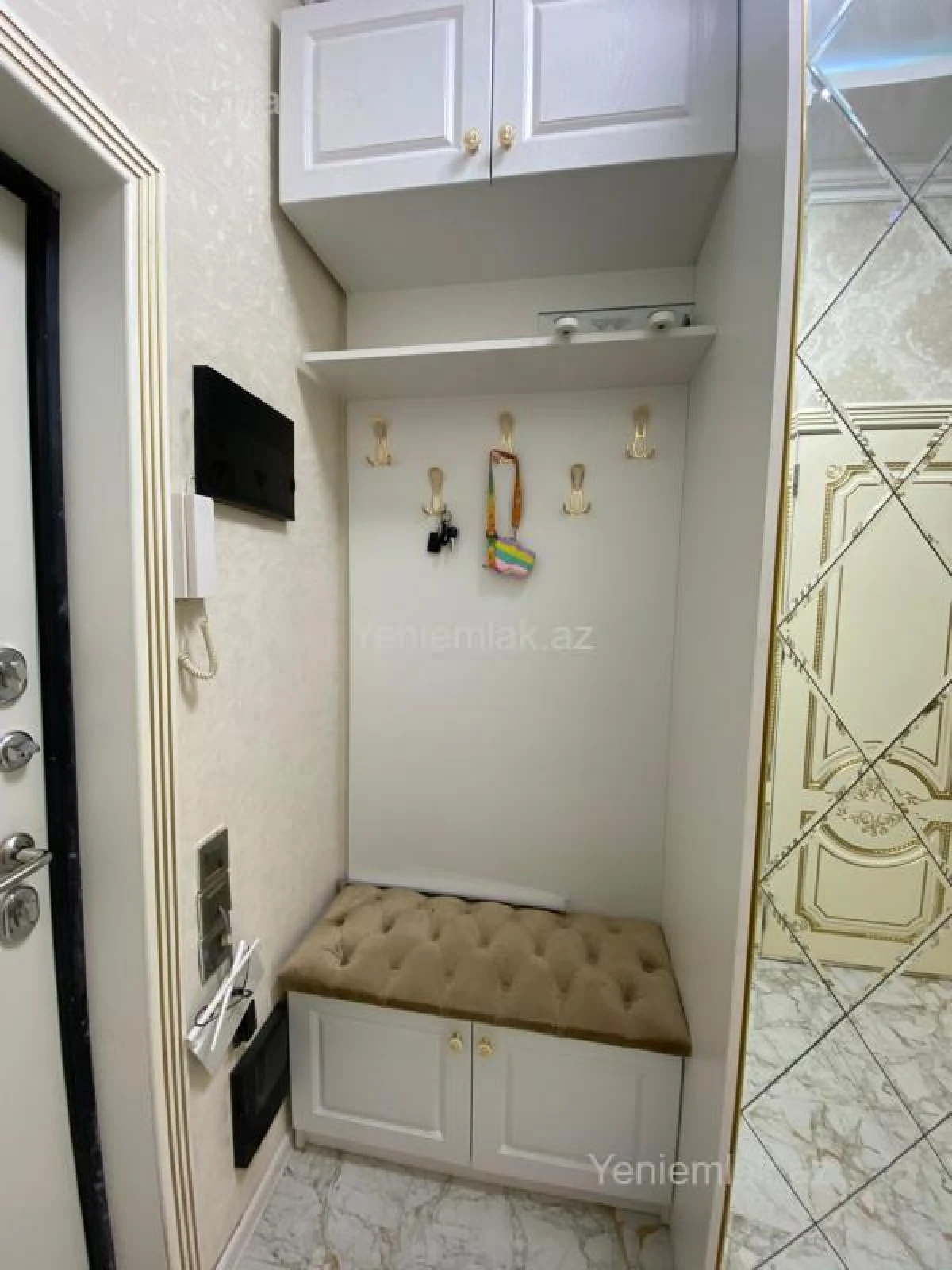 Satılır 2 otaqlı köhnə tikili 74 m²