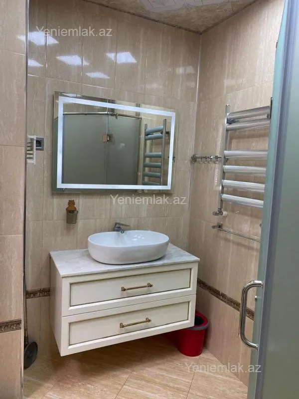 Satılır 2 otaqlı köhnə tikili 74 m²