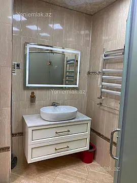 Satılır 2 otaqlı köhnə tikili 74 m²