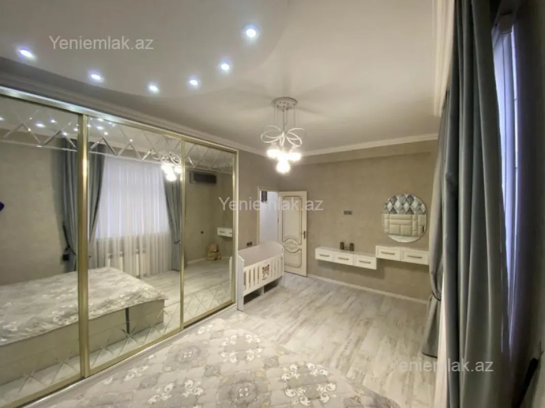 Satılır 2 otaqlı köhnə tikili 74 m²