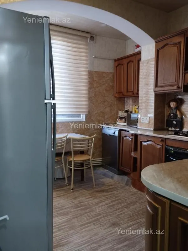 Satılır 4 otaqlı köhnə tikili 110 m²