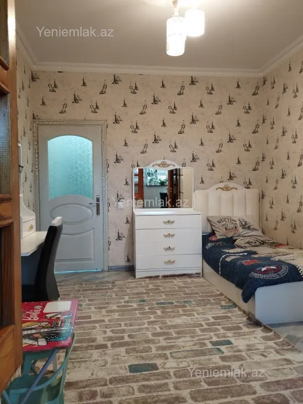 Satılır 4 otaqlı köhnə tikili 110 m²