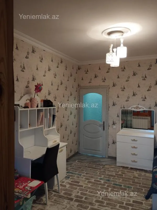 Satılır 4 otaqlı köhnə tikili 110 m²