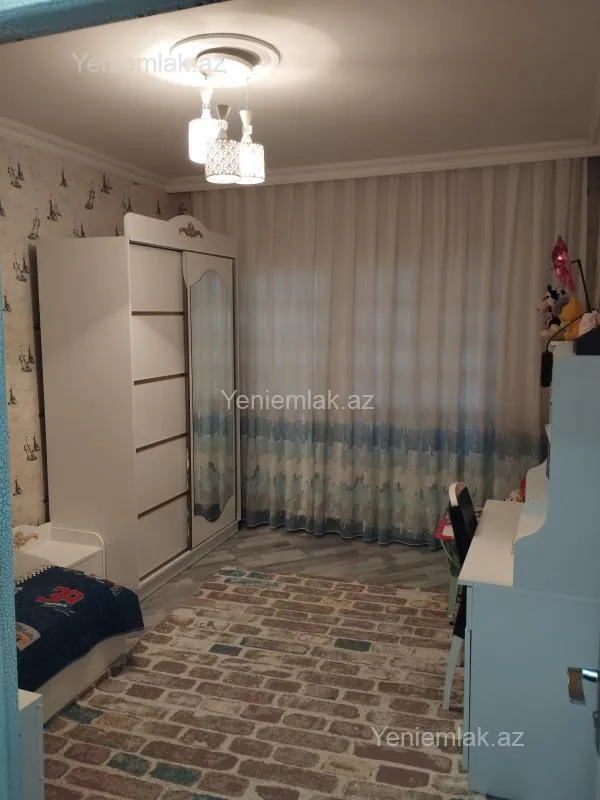Satılır 4 otaqlı köhnə tikili 110 m²