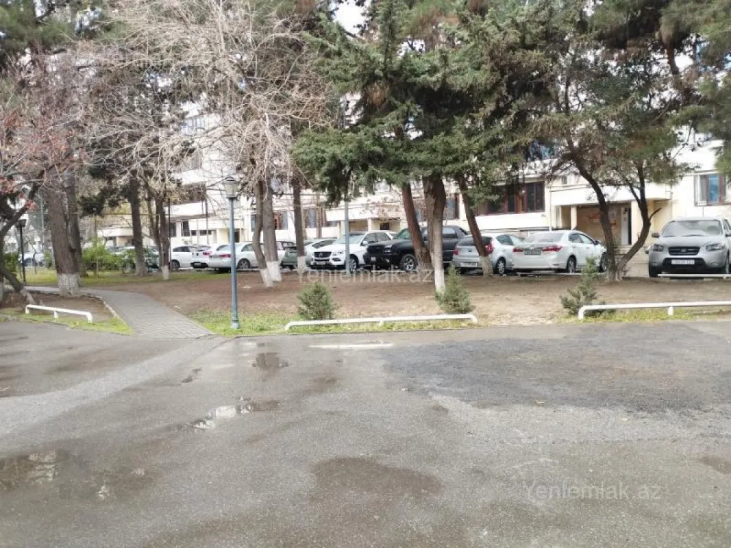 Satılır 4 otaqlı köhnə tikili 110 m²