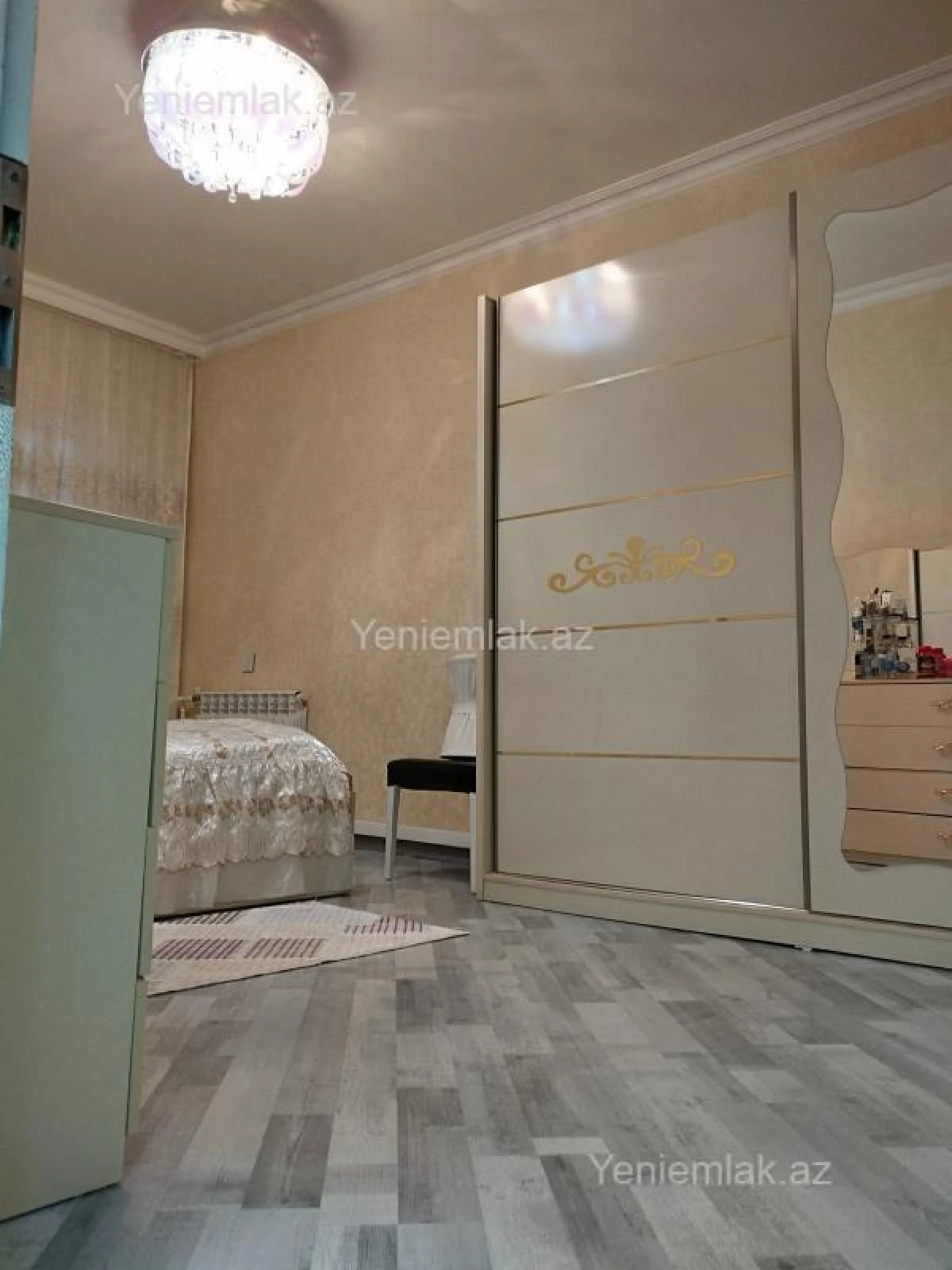 Satılır 4 otaqlı köhnə tikili 110 m²