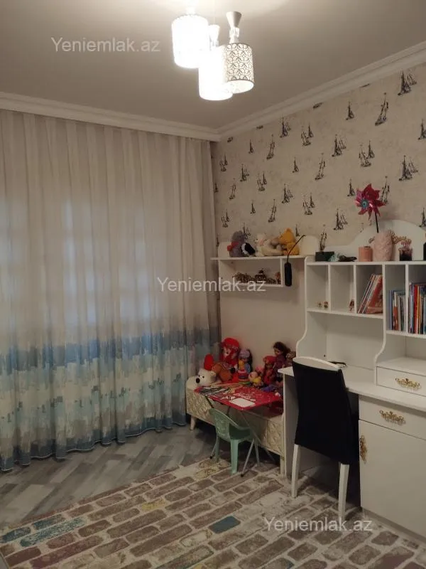 Satılır 4 otaqlı köhnə tikili 110 m²