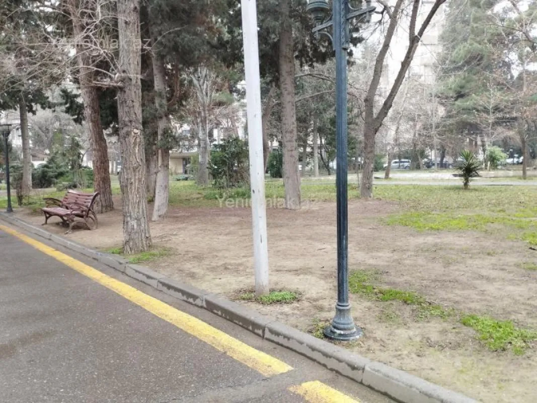 Satılır 4 otaqlı köhnə tikili 110 m²