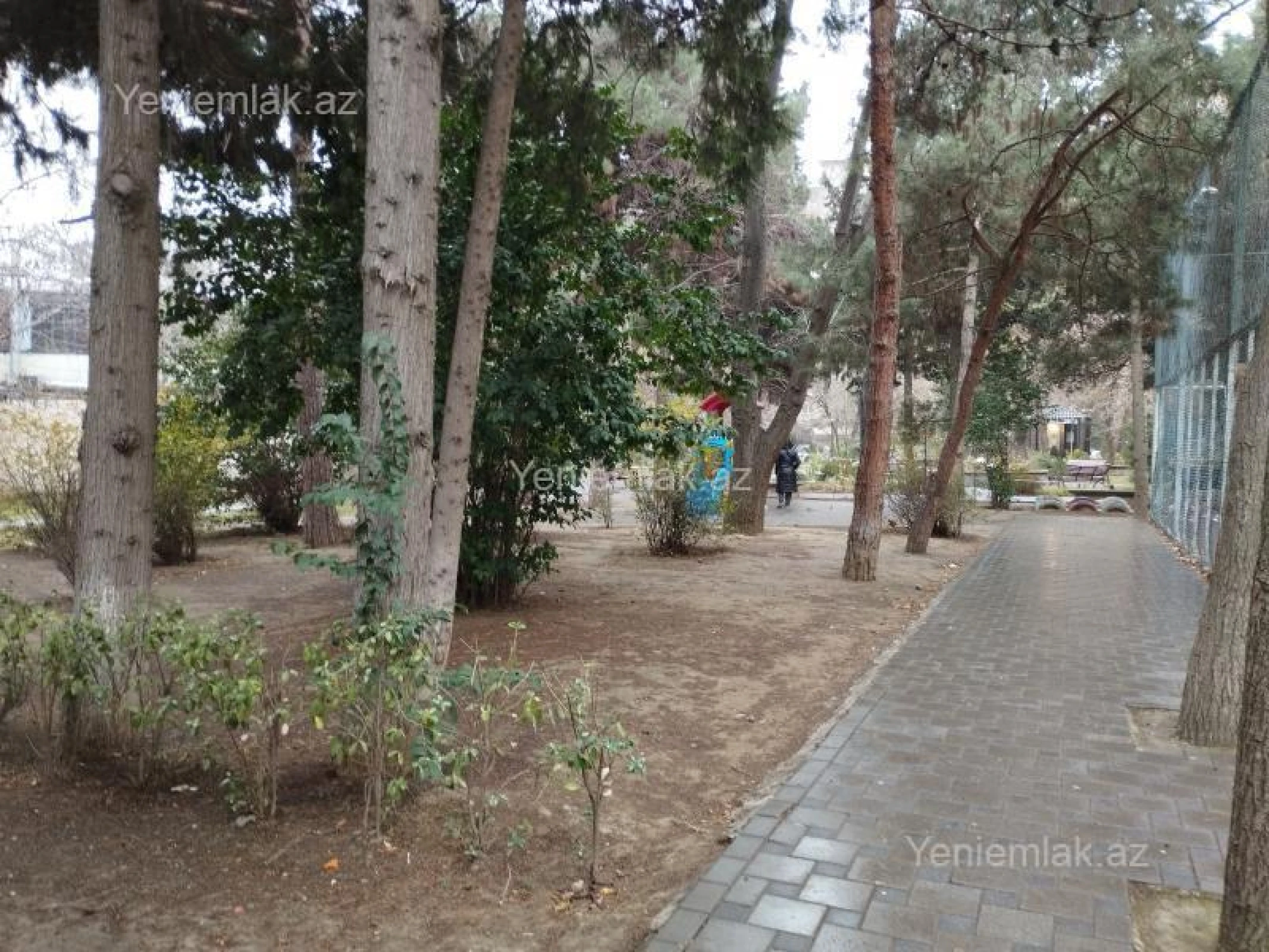 Satılır 4 otaqlı köhnə tikili 110 m²