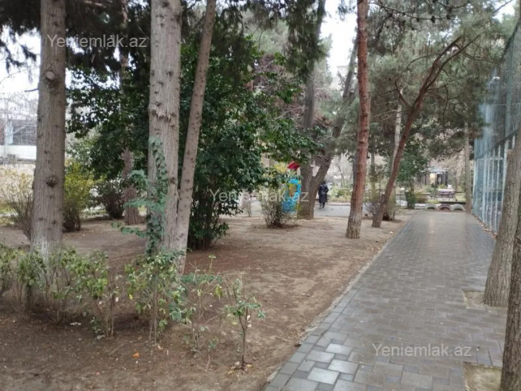 Satılır 4 otaqlı köhnə tikili 110 m²