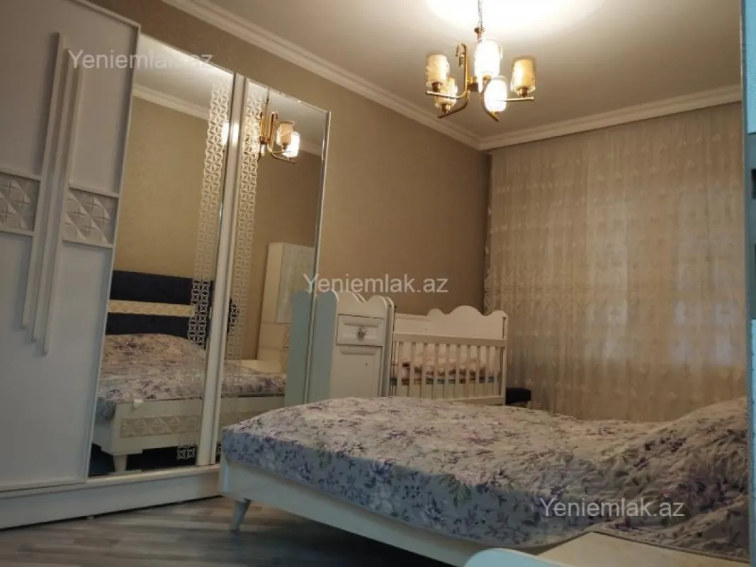 Satılır 4 otaqlı köhnə tikili 110 m²