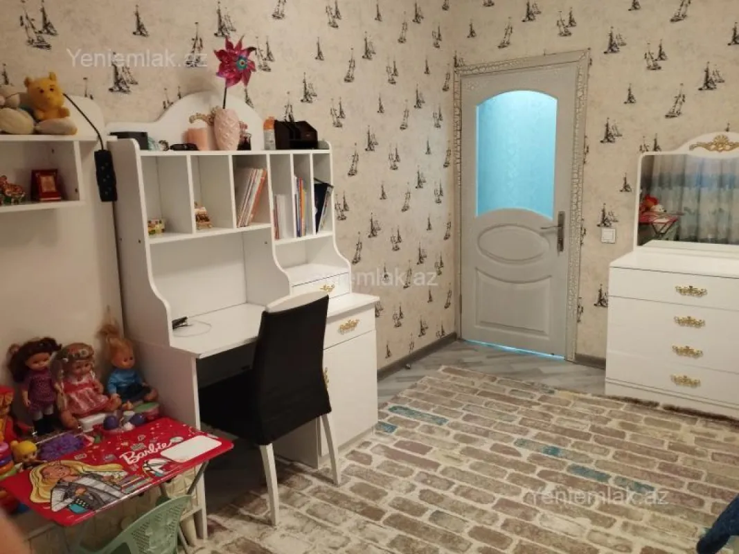 Satılır 4 otaqlı köhnə tikili 110 m²