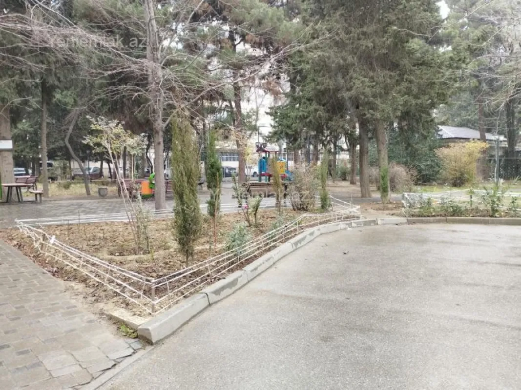 Satılır 4 otaqlı köhnə tikili 110 m²