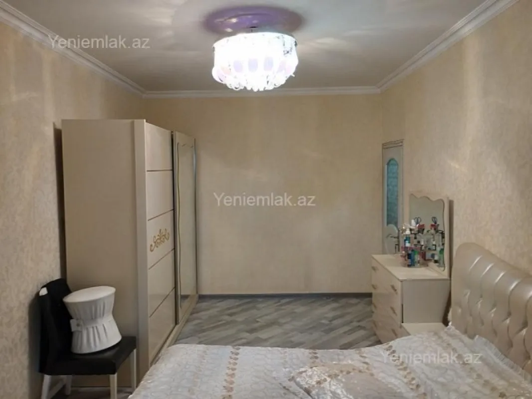 Satılır 4 otaqlı köhnə tikili 110 m²