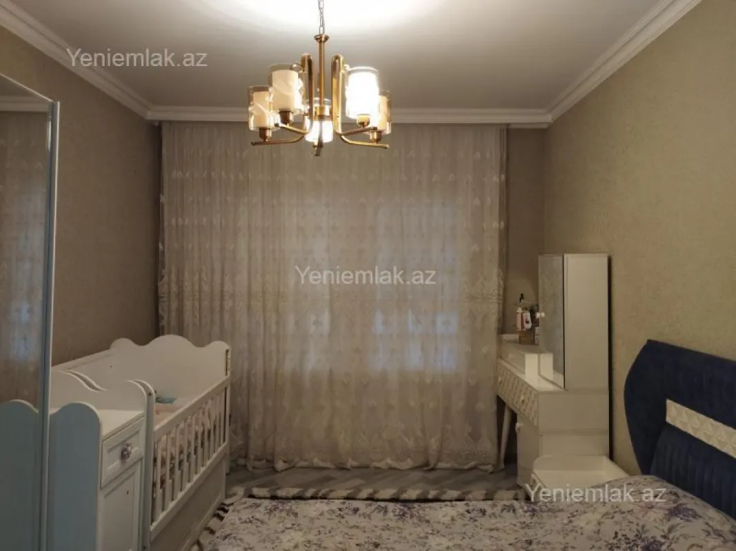 Satılır 4 otaqlı köhnə tikili 110 m²