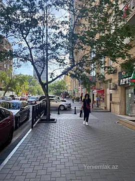 Satılır 1 otaqlı obyekt 300 m²