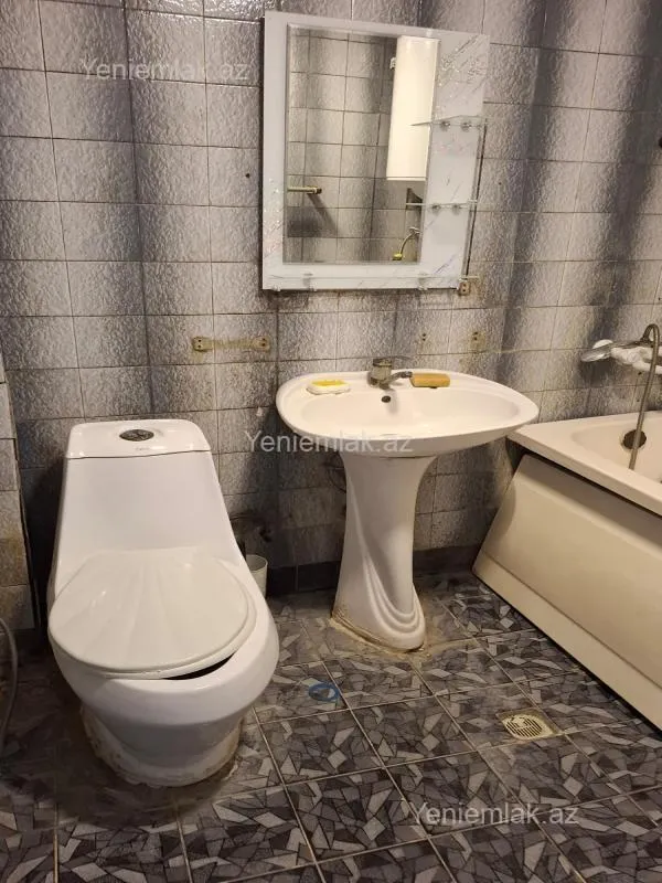 Satılır 3 otaqlı köhnə tikili 70 m²