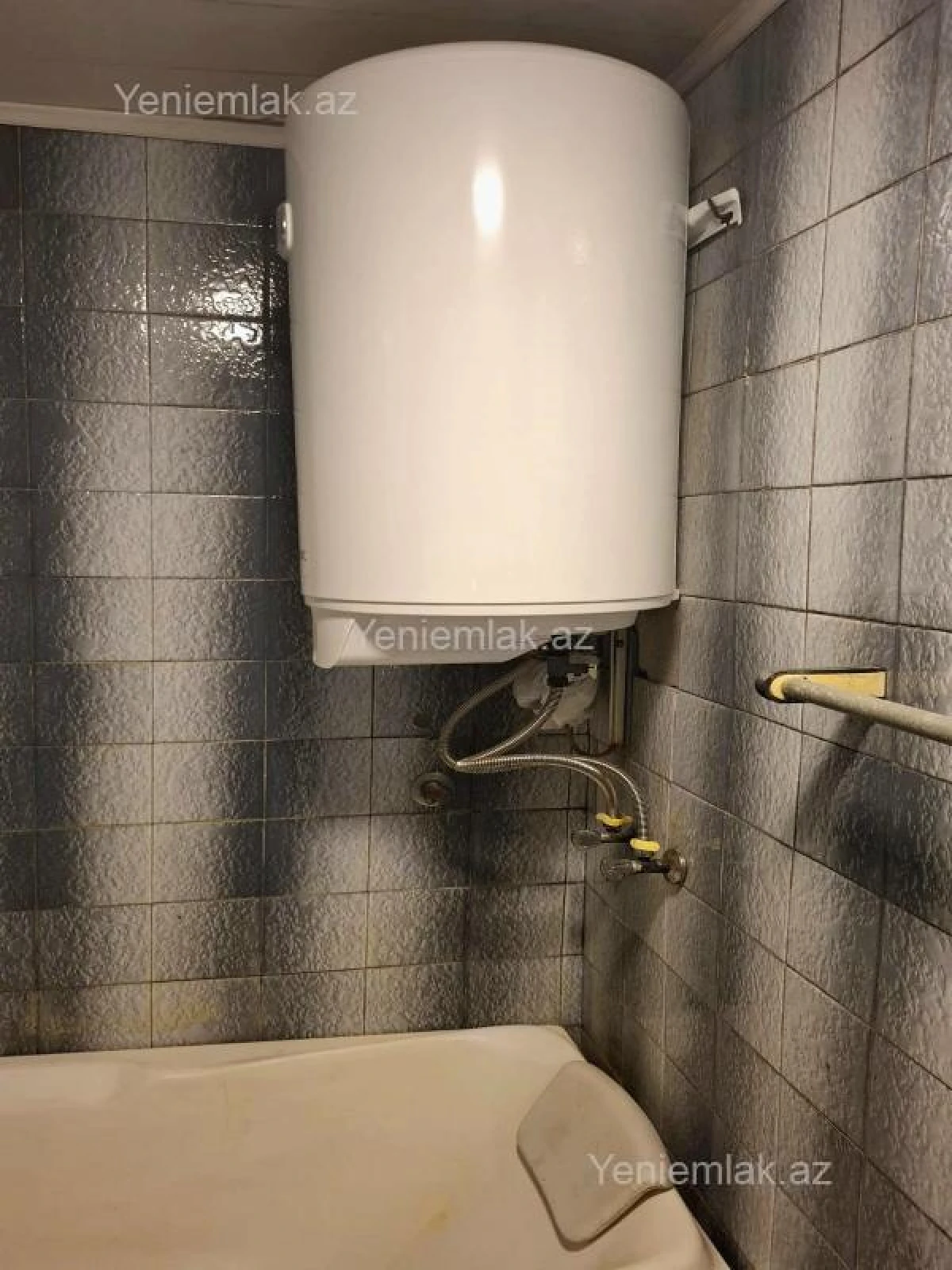 Satılır 3 otaqlı köhnə tikili 70 m²