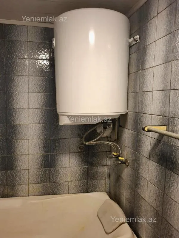 Satılır 3 otaqlı köhnə tikili 70 m²