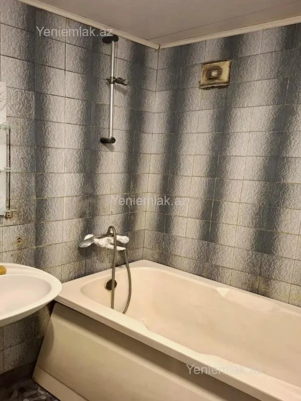 Satılır 3 otaqlı köhnə tikili 70 m²