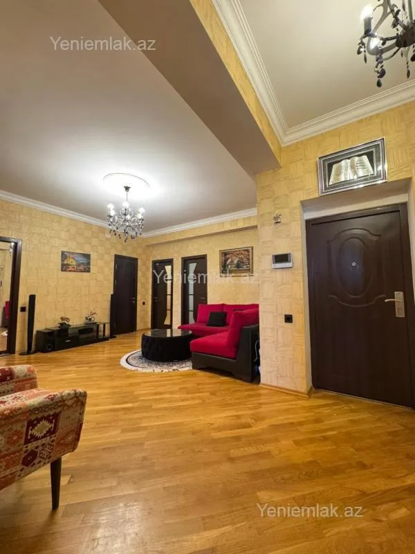 Satılır 3 otaqlı yeni tikili 135 m²