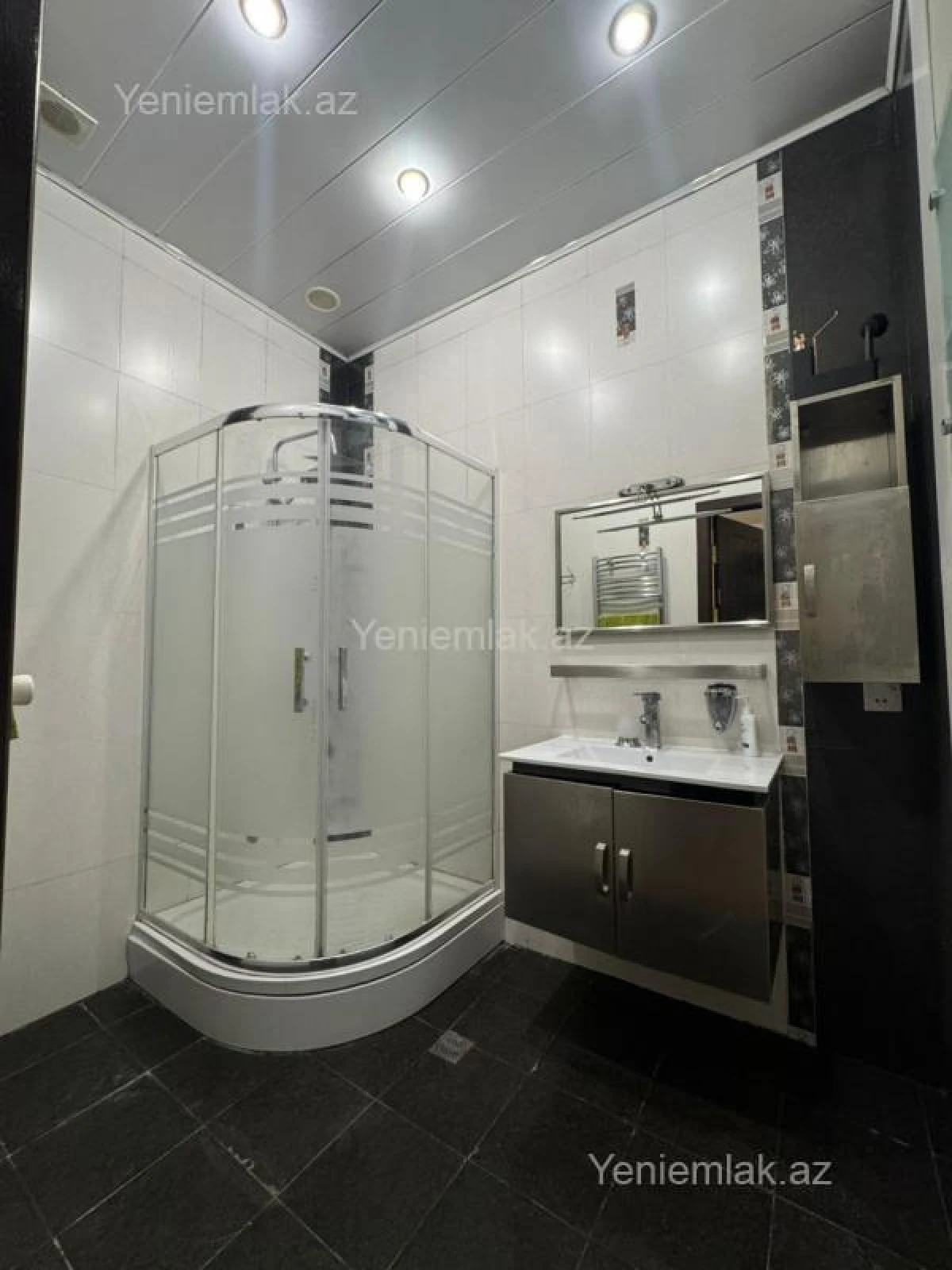 Satılır 3 otaqlı yeni tikili 135 m²