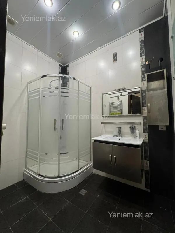 Satılır 3 otaqlı yeni tikili 135 m²