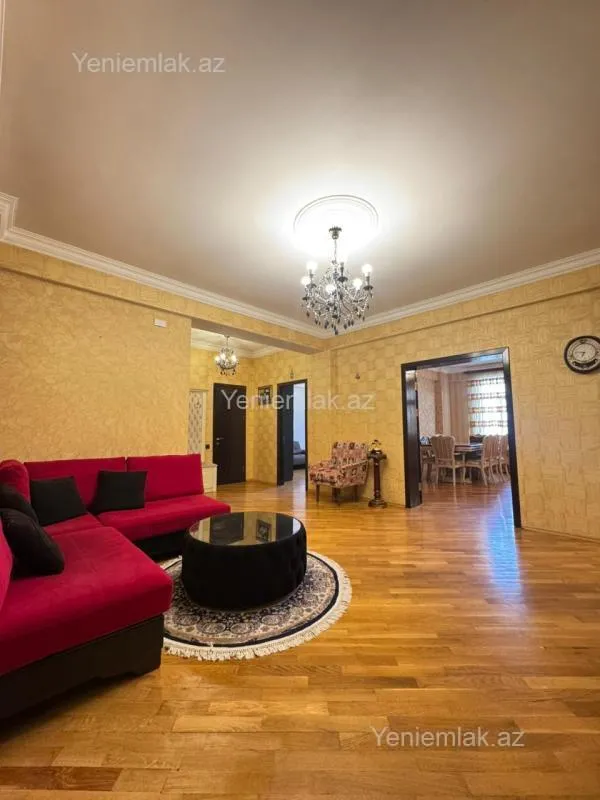 Satılır 3 otaqlı yeni tikili 135 m²