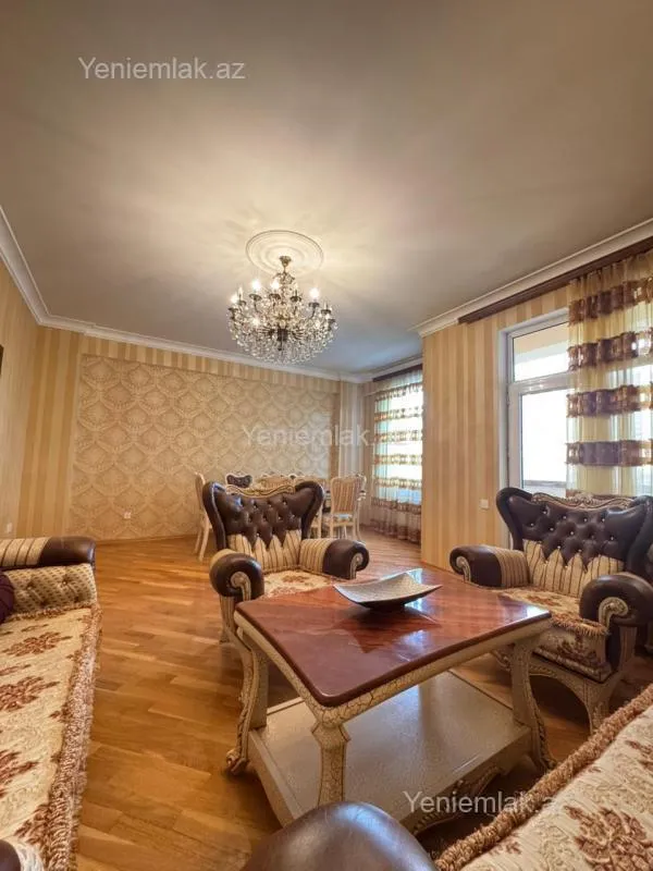 Satılır 3 otaqlı yeni tikili 135 m²