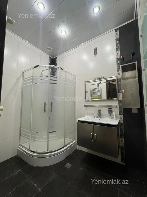 Satılır 3 otaqlı yeni tikili 135 m²