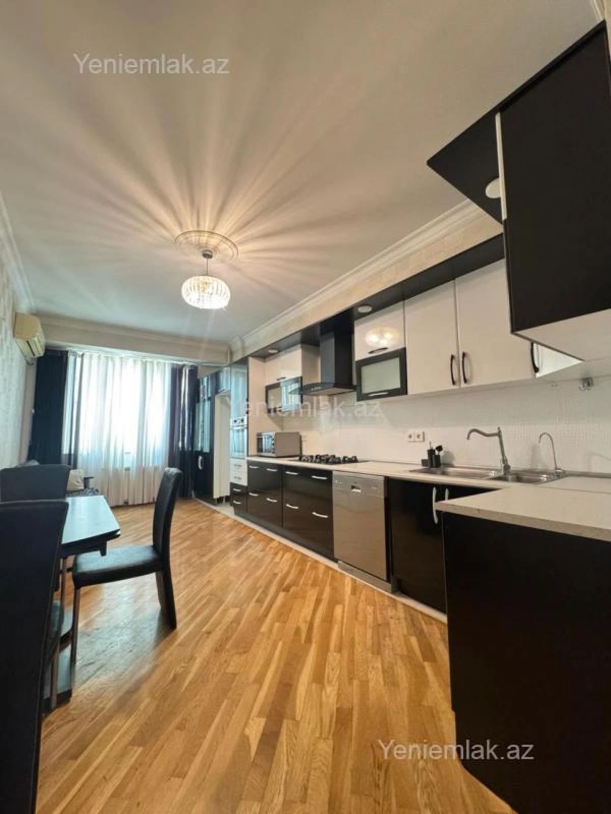 Satılır 3 otaqlı yeni tikili 135 m²