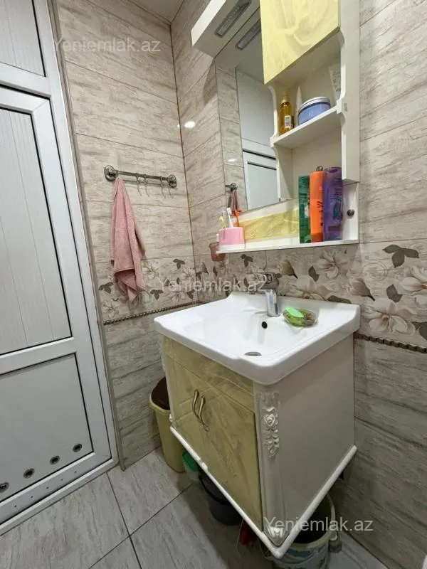 Satılır 2 otaqlı köhnə tikili 60 m²