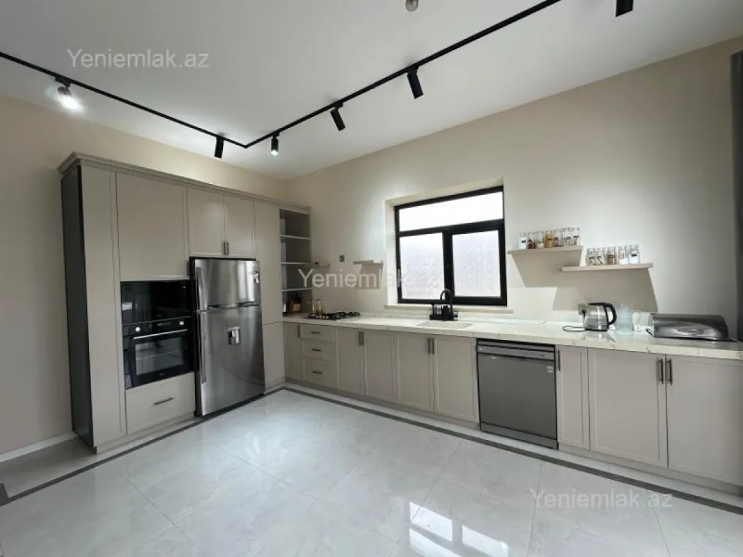 Satılır 4 otaqlı həyət evi 500 m²