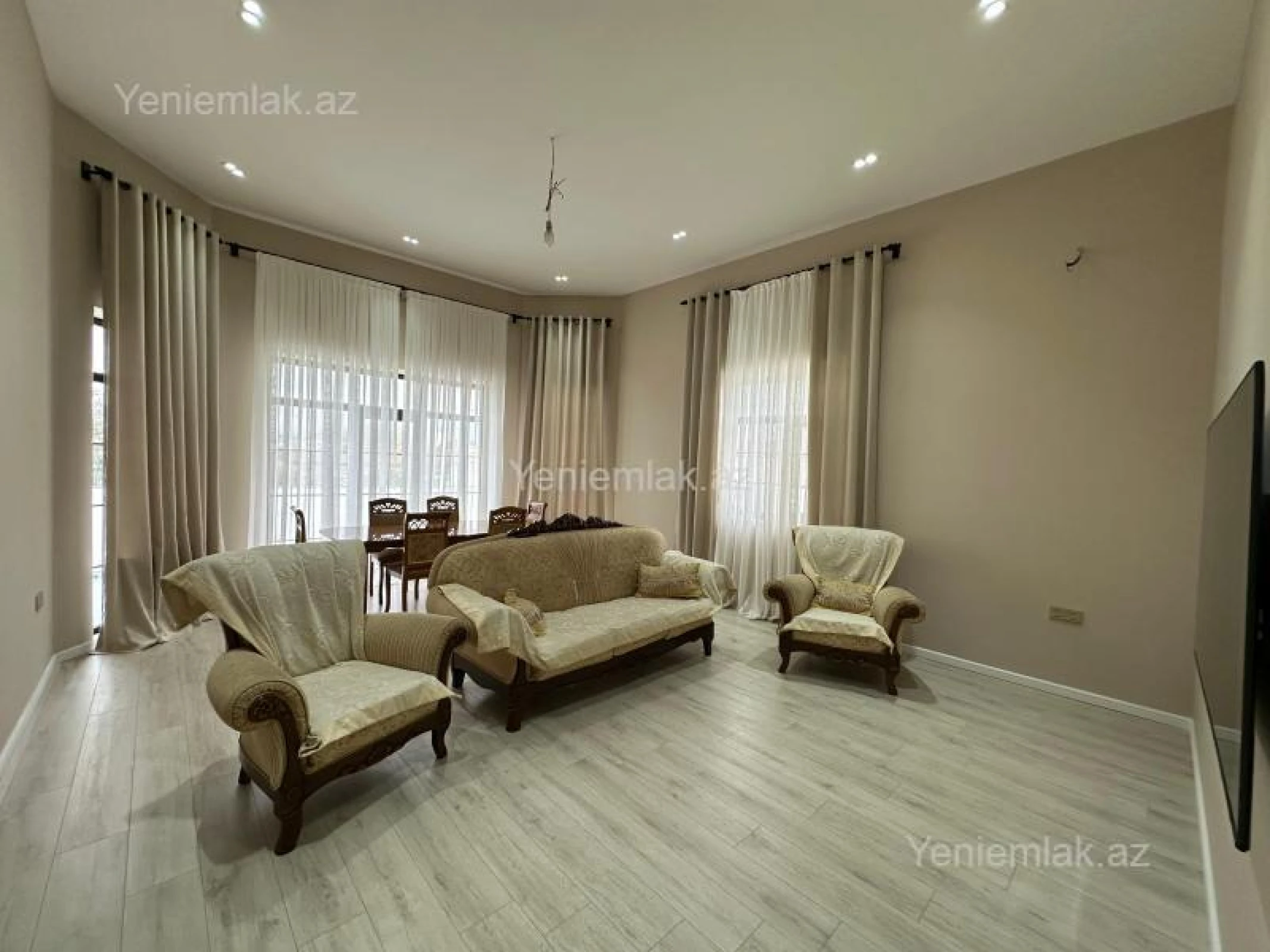 Satılır 4 otaqlı həyət evi 500 m²