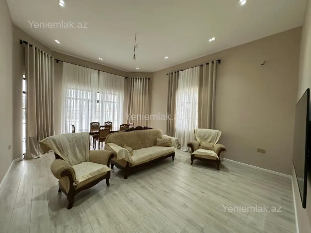 Satılır 4 otaqlı həyət evi 500 m²