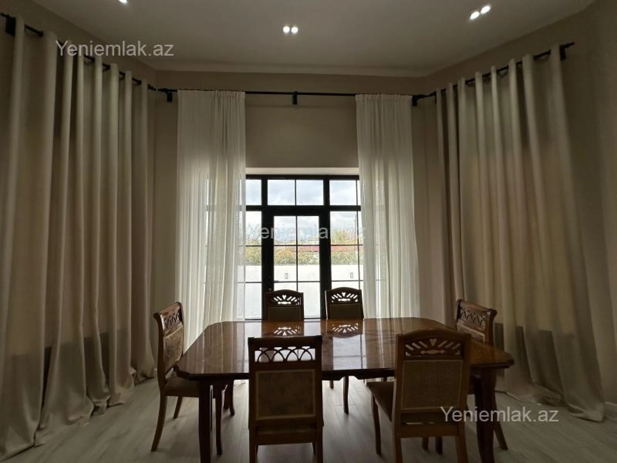 Satılır 4 otaqlı həyət evi 500 m²