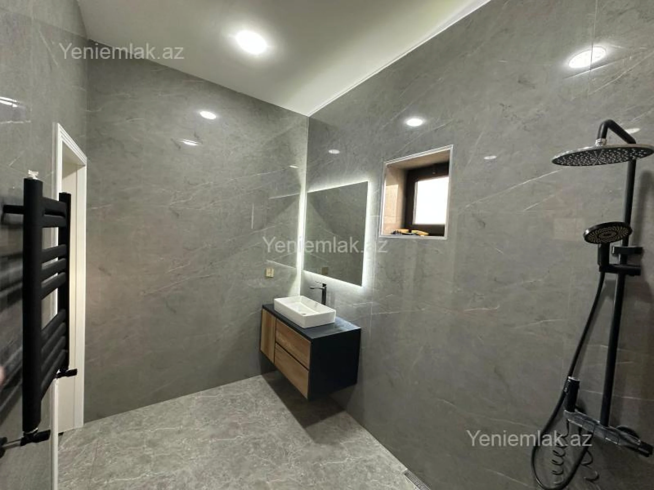 Satılır 4 otaqlı həyət evi 500 m²