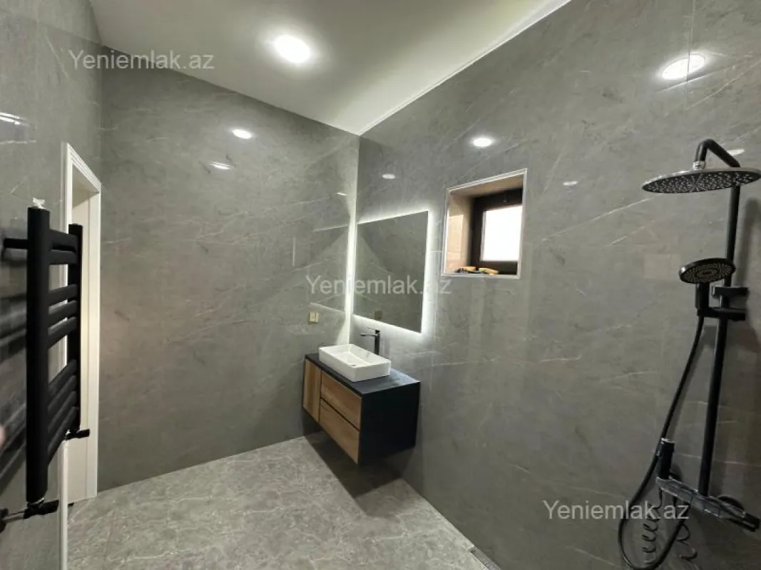 Satılır 4 otaqlı həyət evi 500 m²