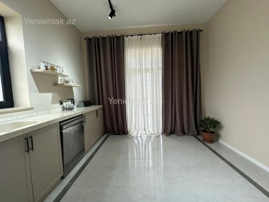 Satılır 4 otaqlı həyət evi 500 m²