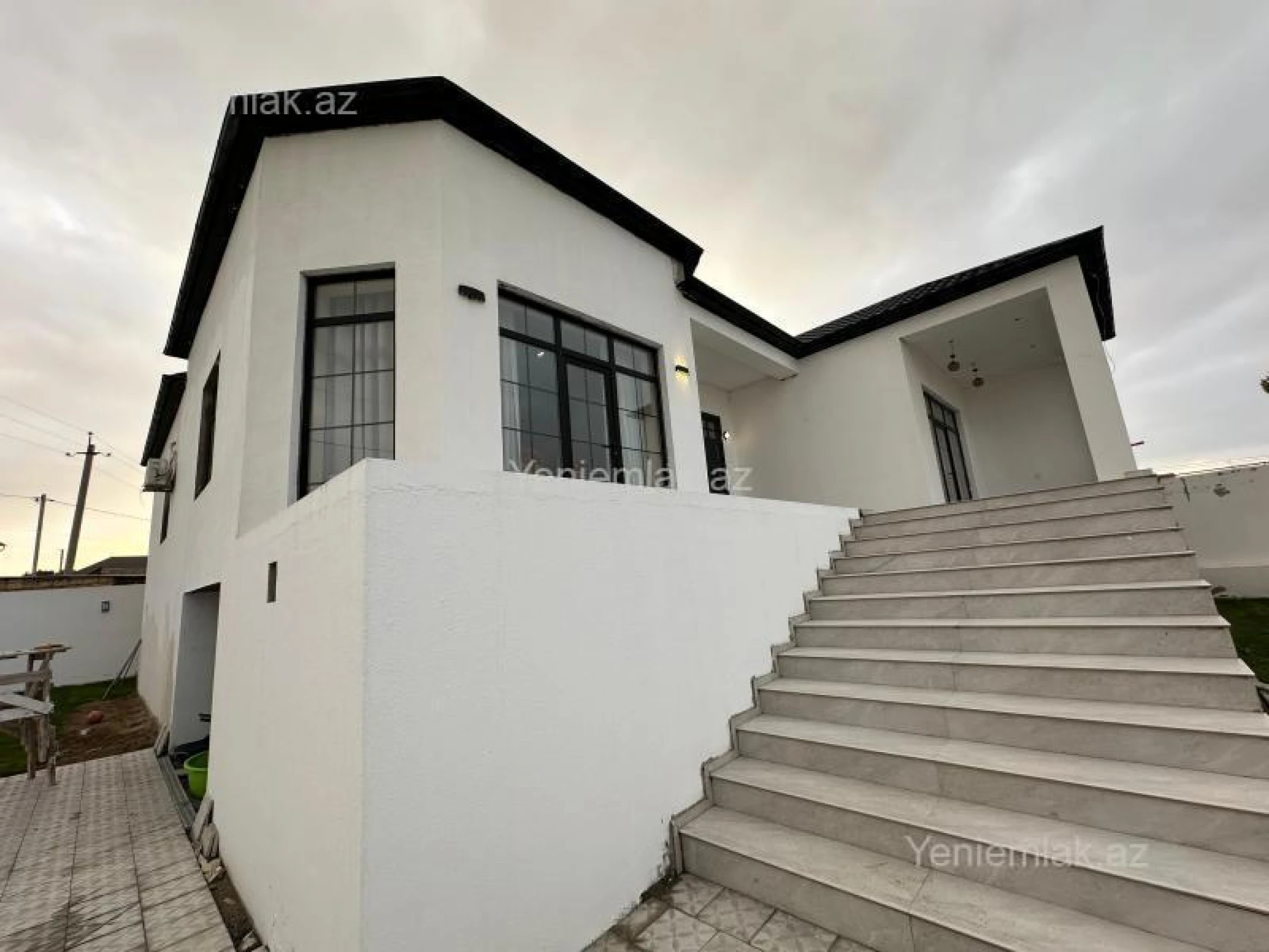 Satılır 4 otaqlı həyət evi 500 m²