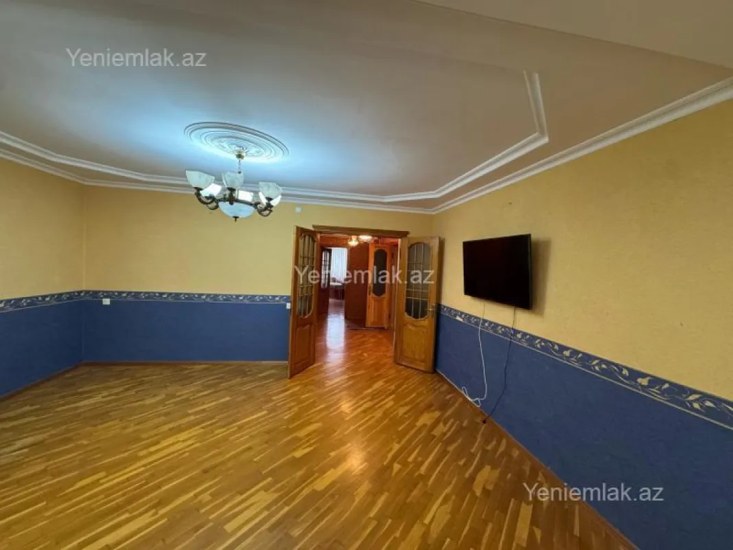 Satılır 3 otaqlı köhnə tikili 100 m²