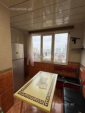 Satılır 3 otaqlı köhnə tikili 100 m²